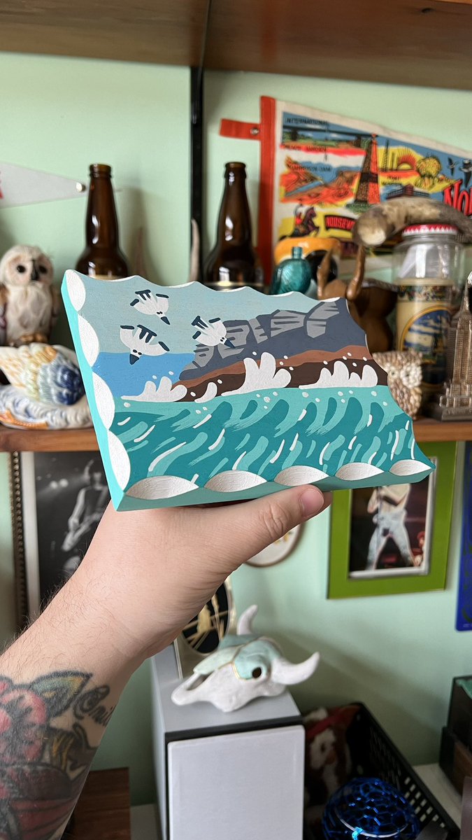 Thrifted this scalloped edge wood panel and had to paint it 💅
