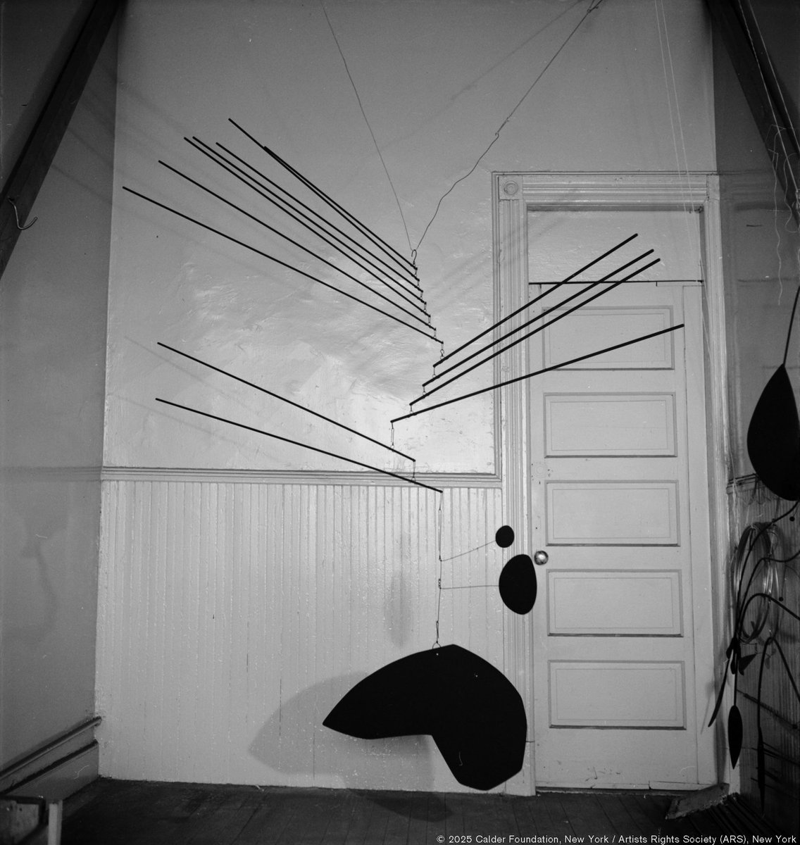 In April 1945, André Masson brought the French author and philosopher Jean-Paul Sartre to visit Calder in Roxbury, Connecticut. One year later, Sartre wrote an essay for Calder’s exhibition at Galerie Louis Carré, Paris. Read more: tinyurl.com/k77p6par