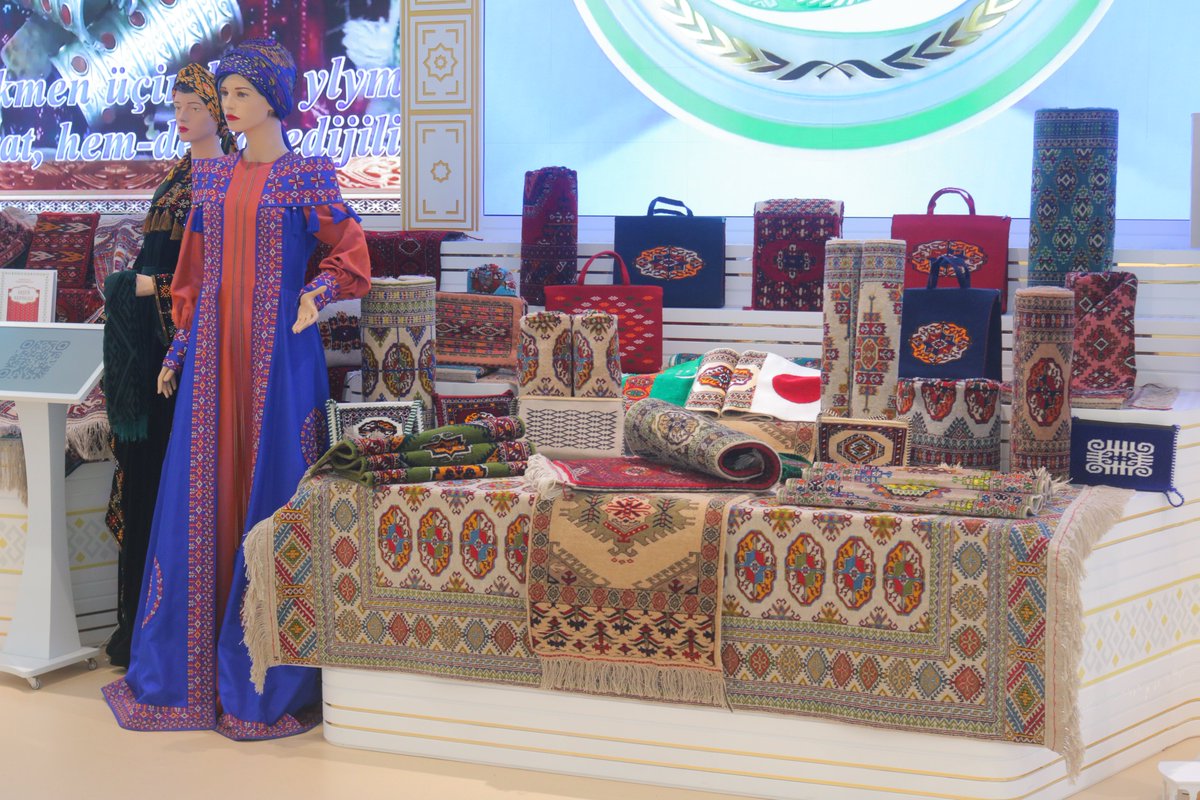 ところで、トルクメニスタンパビリオンのギフトショップはオープンし