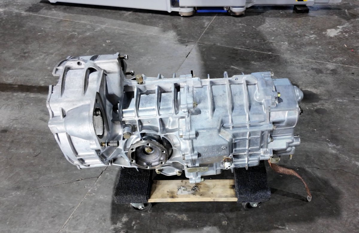 Just finished dry ice cleaning this 30-year-old Porsche 911 G50 transmission. Decades of grime removed without damaging factory castings or seals. Non-abrasive, zero moisture, and ready for reassembly.

Full restoration: dbrautodetail.com/restoring-a-po…