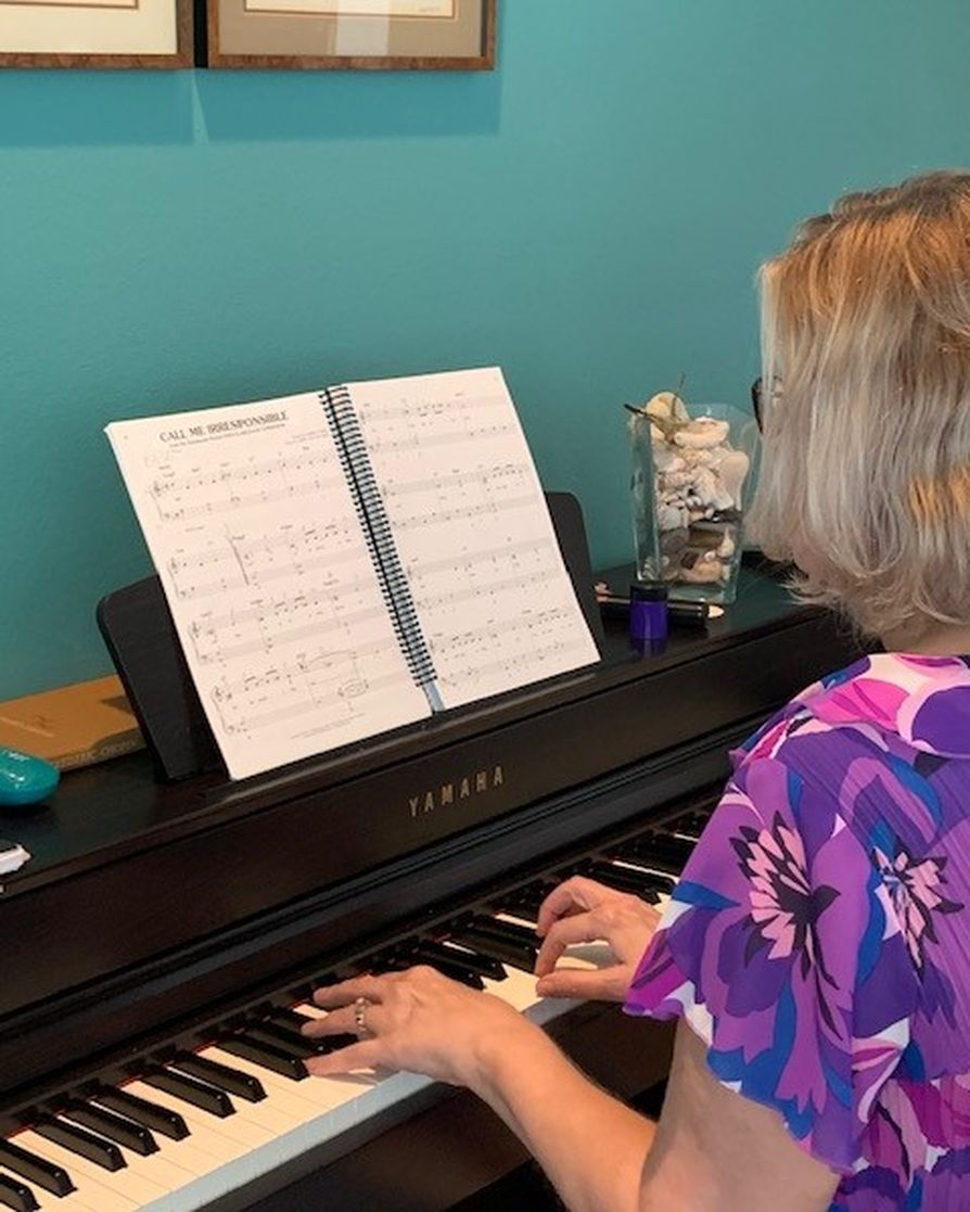 PianoLessonsNFL's tweet image. Starting piano lessons as a senior is a fantastic way to keep your mind sharp and experience the joy of music. My lessons are fun, easy to follow, and designed to suit your pace. Let’s start your musical journey today!
#SeniorPianoLessons 
naplespianoteacher.com/contact