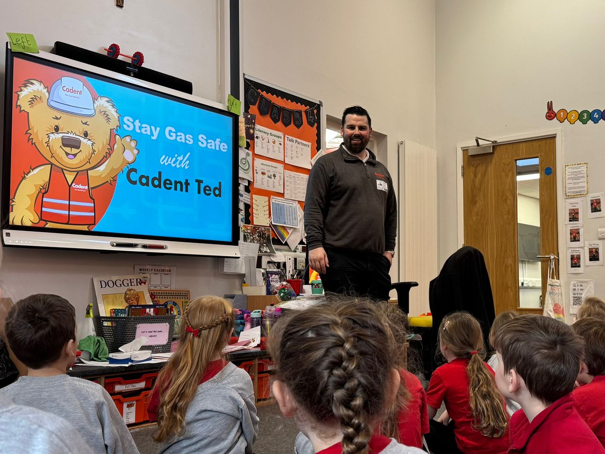 Huge thanks to our engineer Dale Martin for teaching gas safety to 300 kids at St George's CE Primary in #Chorley #Lancashire! 👷 Download the Cadent Ted activity booklet: cadentgas.com/cadentted