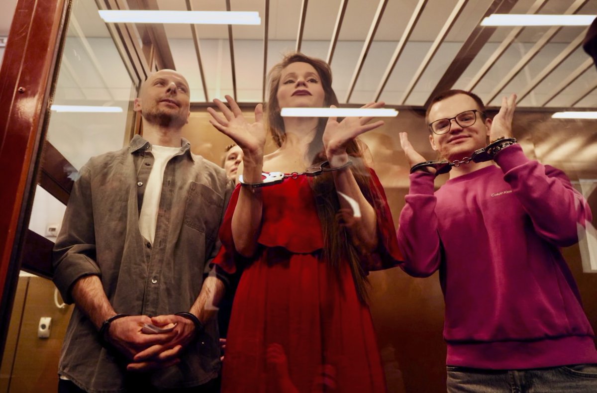 Mediazona (@mediazona_en) on Twitter photo A Moscow court sentenced 4 journalists for alleged involvement in Navalny’s “extremist” <a href="/ACF_int/">The Anti-Corruption Foundation</a>: Antonina Favorskaya, Artem Krieger (both <a href="/sotavisioneng/">SOTA English</a>), Konstantin Gabov (<a href="/Reuters/">Reuters</a>) and Sergei Karelin (<a href="/AP/">The Associated Press</a>) to 5.5 years in prison
📷 Alexandra Astakhova/Mediazona A Moscow court sentenced 4 journalists for alleged involvement in Navalny’s “extremist” <a href="/ACF_int/">The Anti-Corruption Foundation</a>: Antonina Favorskaya, Artem Krieger (both <a href="/sotavisioneng/">SOTA English</a>), Konstantin Gabov (<a href="/Reuters/">Reuters</a>) and Sergei Karelin (<a href="/AP/">The Associated Press</a>) to 5.5 years in prison
📷 Alexandra Astakhova/Mediazona