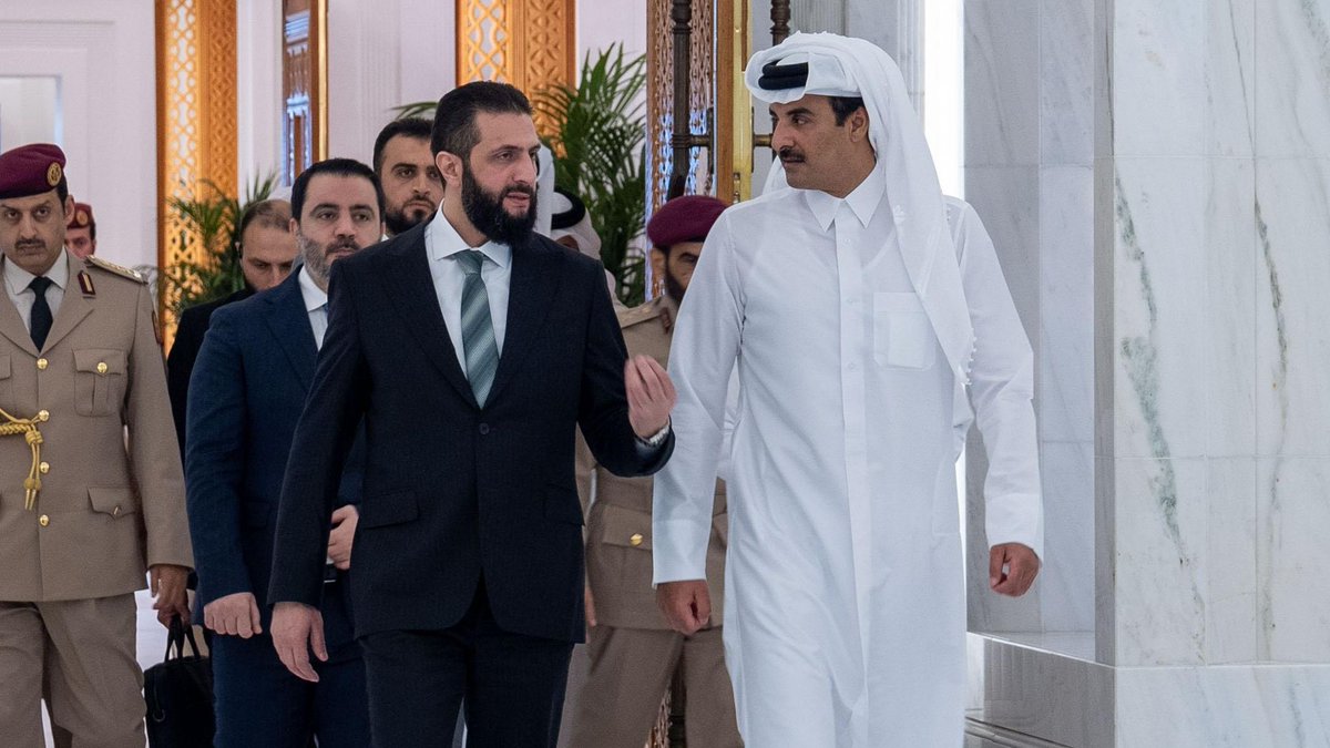 TamimBinHamad's tweet image. سعداء بزيارة أخي الرئيس السوري أحمد الشرع، وبمباحثاتنا التي شملت مجموعة واسعة من أوجه التعاون الثنائي في شتى المجالات. العلاقات الأخوية بين بلدينا الشقيقين في تطور ونماء كبيرين بفضل حرصنا المشترك على تعزيزها وتطويرها، ونعمل معاً من أجل الارتقاء بها إلى المستوى المأمول الذي يخدم…