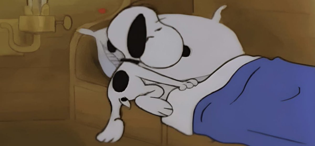 ElPanditaRojo_'s tweet photo. Yo regresándome a dormir porque faltan 5 minutos para que suene mi alarma https://t.co/CmEQXXTt8s