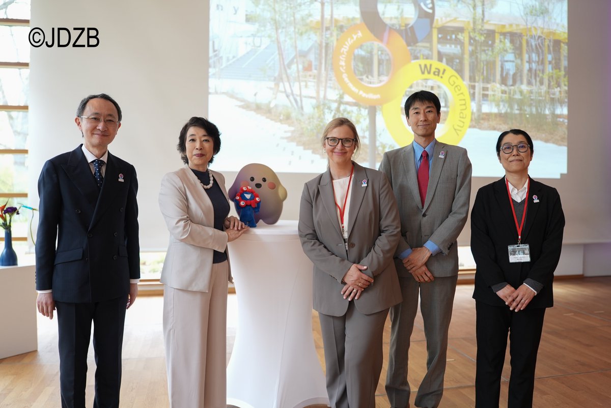 BotschaftJapan's tweet photo. Bei einem Networking-Event des Japanisch-Deutschen Zentrums Berlin zur Eröffnung der #EXPO2025 in #Osaka Kansai am 13.4. begrüßte Botschafterin Shino die Teilnehmenden mit einer Ansprache.
@expo2025japan: Jetzt geht’s los!!!
@Amb_Japan #JDZB https://t.co/rQj72xNikW