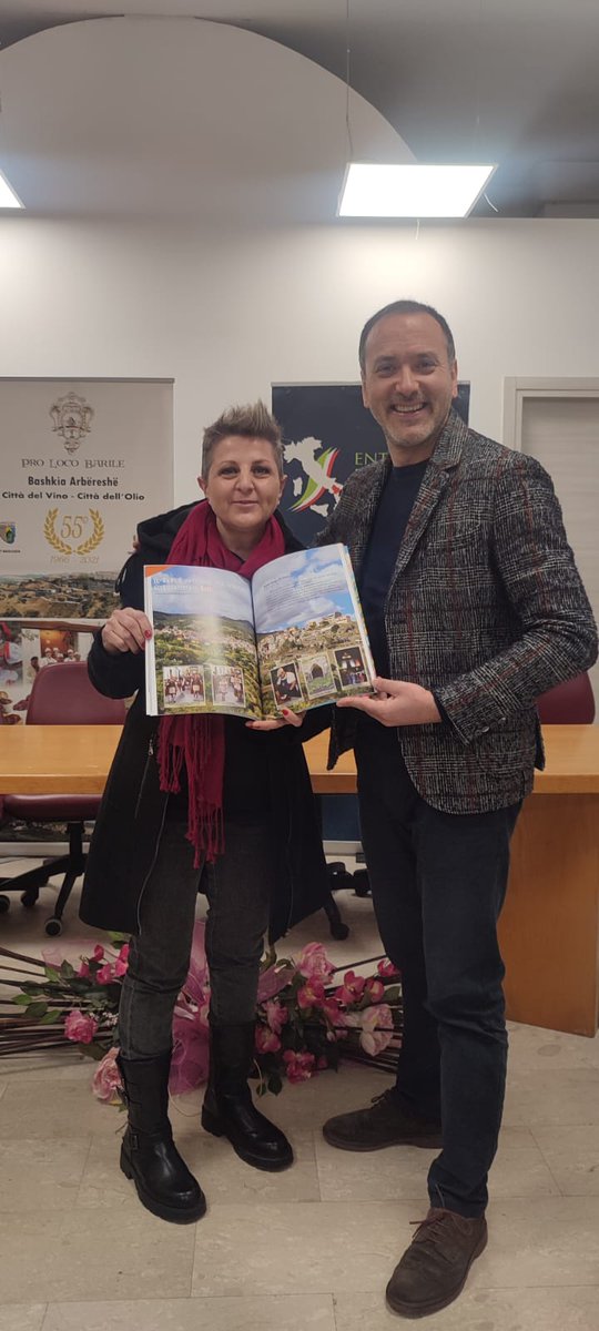 prolocobas's tweet image. La #ProLocoBarile ha consegnato i premi ai #fuochi di #sangiuseppe ed una targa di merito al #BarileFc per la promozione in Prima Categoria. Per l&apos;occasione il Presidente regionale Ente #prolocobasilicata @roccofranciosa ha consegnato alcune copie del #magazine #initalia di #epli