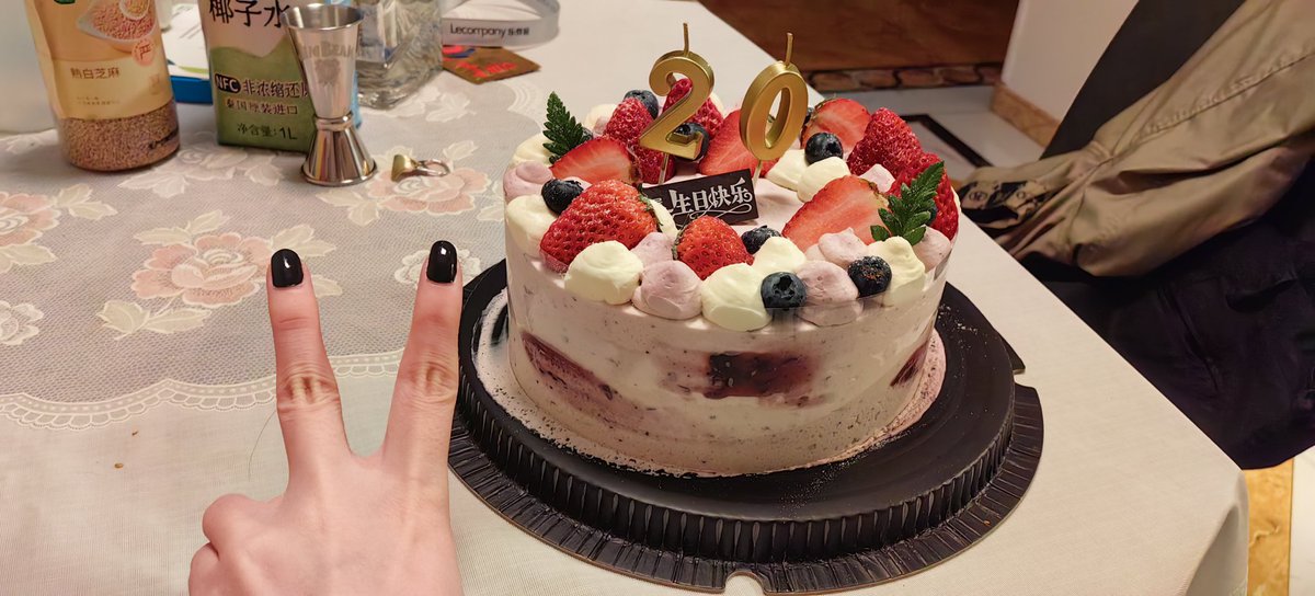 赶在生日结束前发一下 以后也是2开头的人了🎈🎈🎈