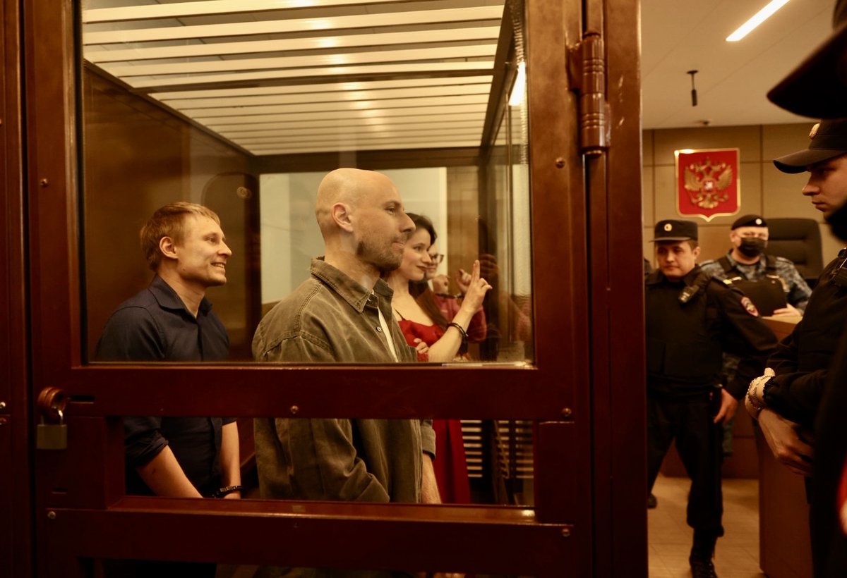 Обвиняемых в «участии» в ФБК журналистов приговорили к 5,5 годам каждого

Нагатинский суд Москвы приговорил журналистку Sotavision Антонину Фаворскую (Кравцову), ее коллегу по изданию Артема Кригера, фрилансера Reuters Константина Габова и работавшего с Associated Press Сергея