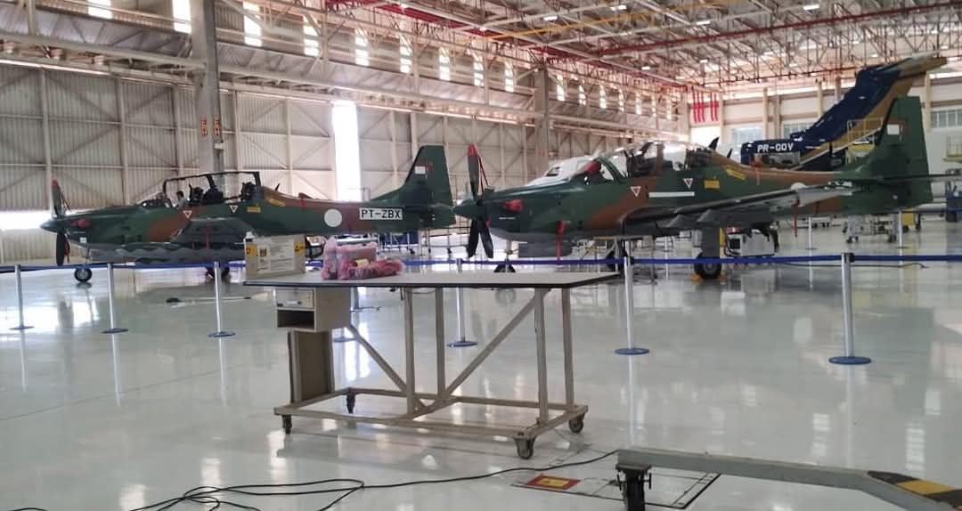 Nuestros dos primeros Súper Tucanos en la fábrica Embraer.
