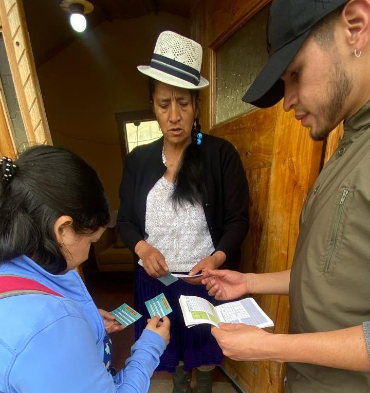saludazuay_'s tweet photo. #PorUnEcuadorConSalud | Con la finalidad de documentar y analizar la cobertura de vacunación, personal del Centro de Salud Tarqui realiza un barrido documentado. Es de gran importancia que todos los niños reciban la vacunación correspondiente por su bienestar. #CuencaSur https://t.co/xqmpdieR73
