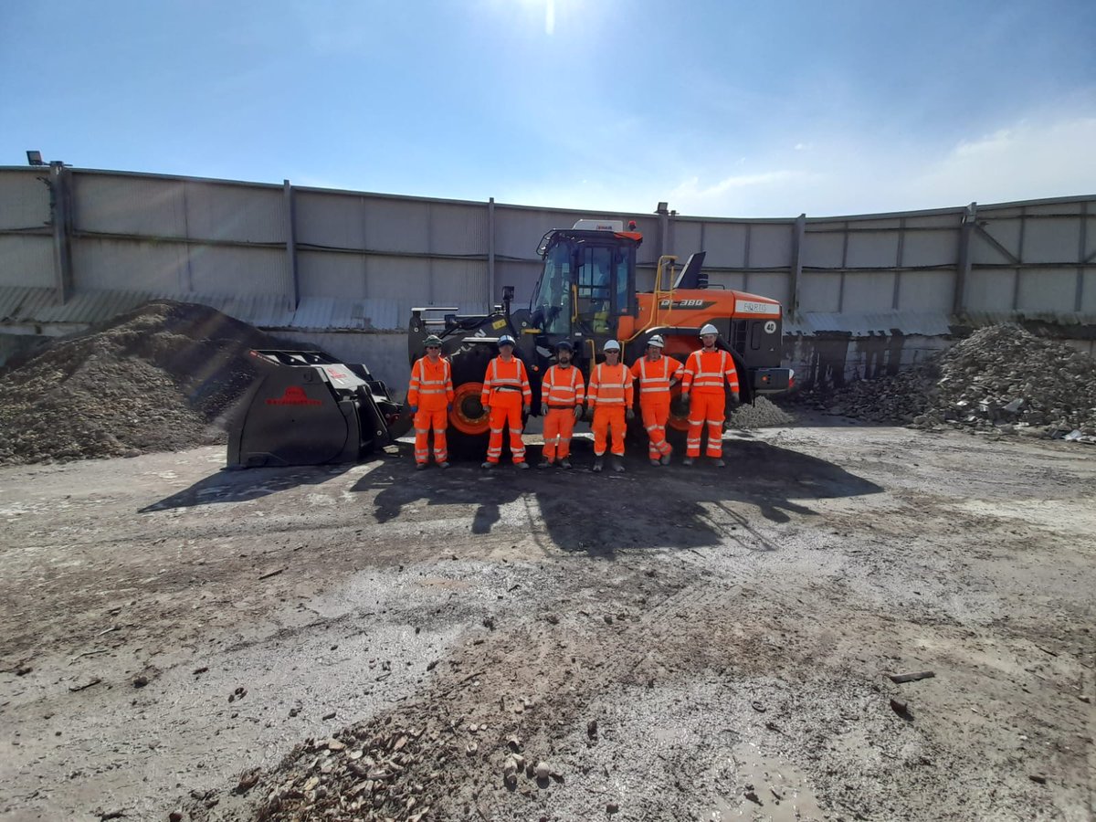 The team at our Ardley IBA Processing Facility have welcomed a new loading shovel to site, which will enhance efficiency and support our commitment to environmental sustainability.