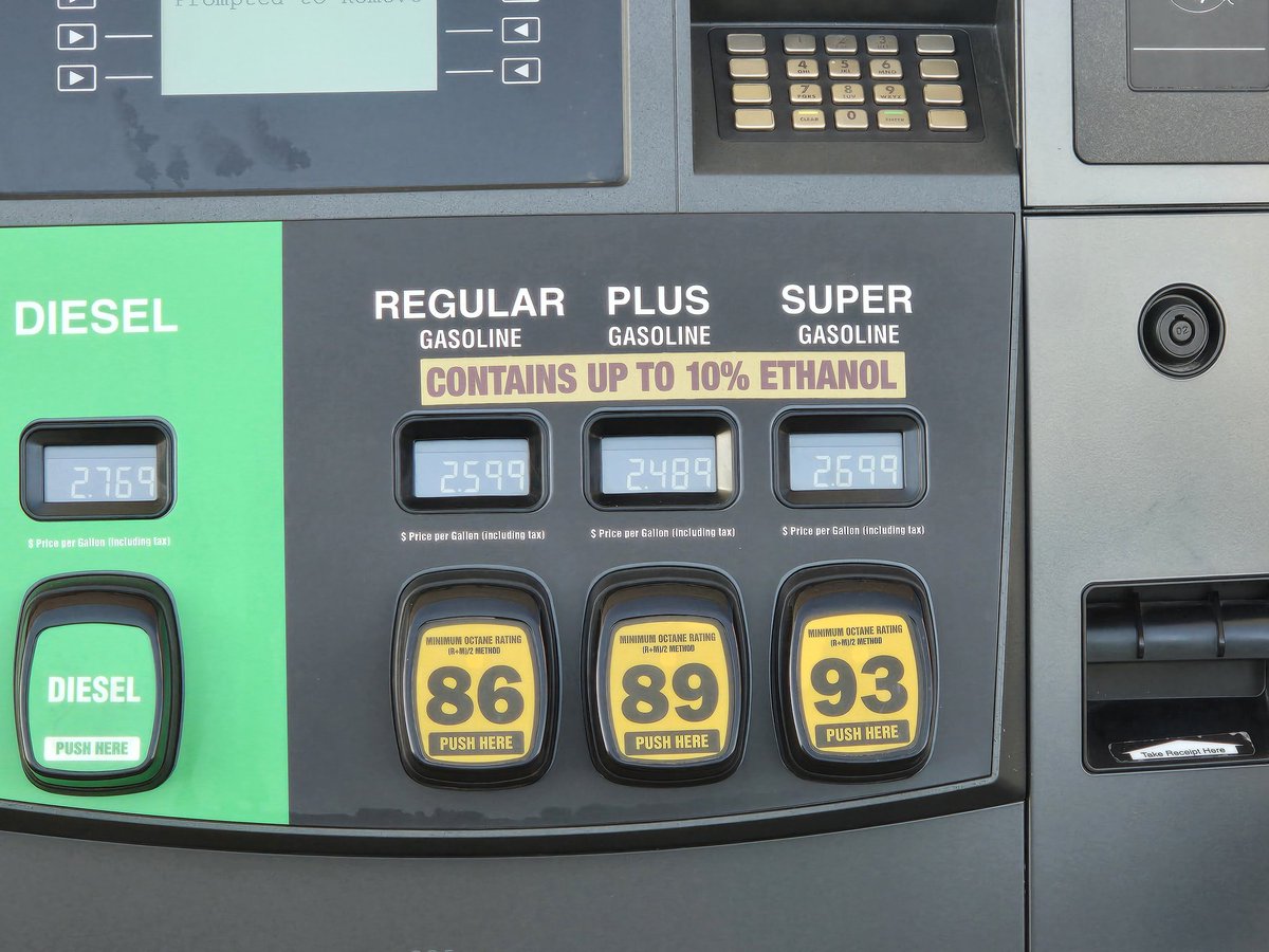 LoveJuiceVR's tweet photo. Oh man... midgrade is cheaper than regular at Amarillo #buccee right now?

Don't think that's normal. 😅 https://t.co/zxV3yIEfEv