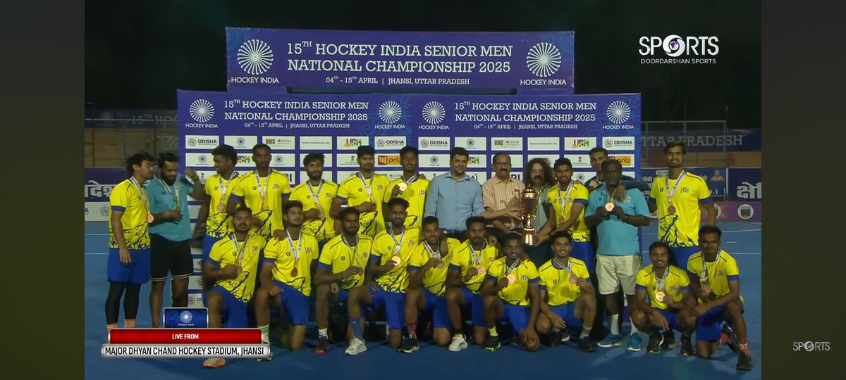 🥉: Uttar Pradesh 
The only team from last year Top 3 Which kept it's place in Top 3 while Top 2 were charged !
UP once again beat Manipur 5-1 to take 🥉 at Jhansi !!
Leading 🏑Scorer : Sharda (6) 

#UttarPradeshHockey