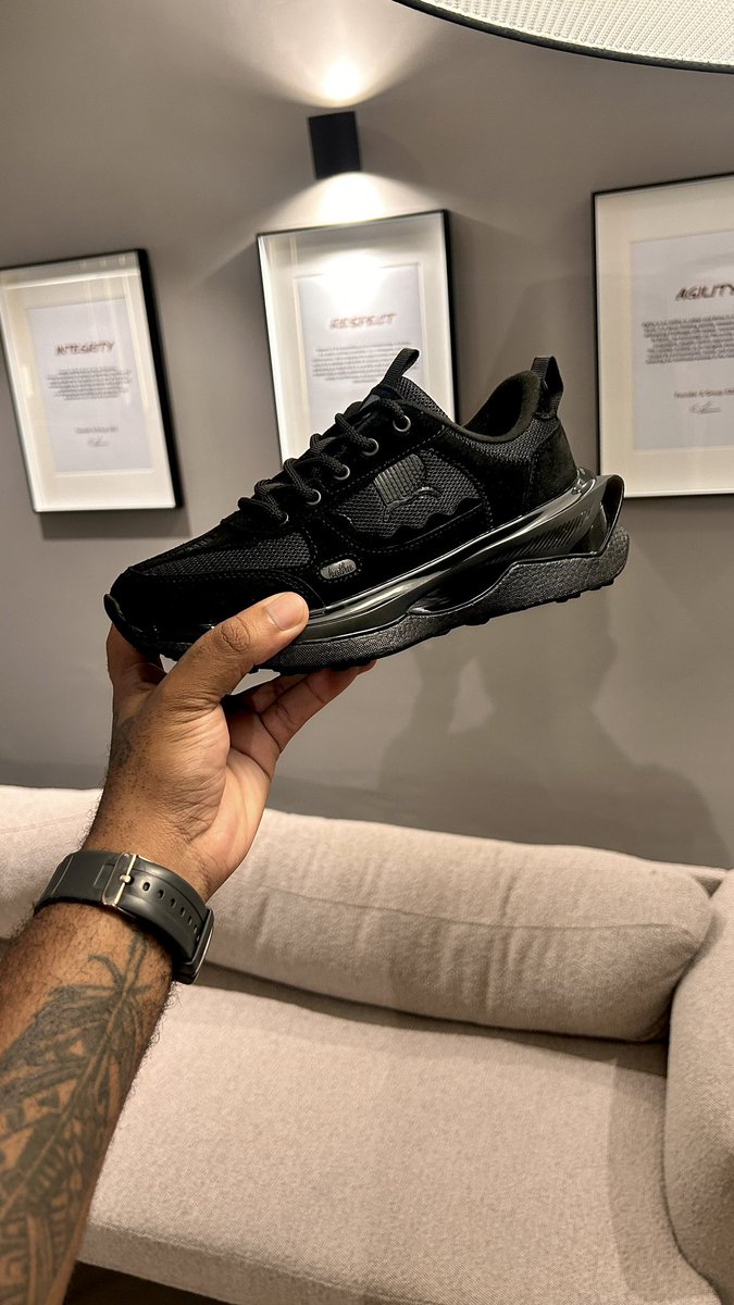 theo_baloyi01's tweet image. “Walk Your Journey” 

#Genesis 👟 🫶