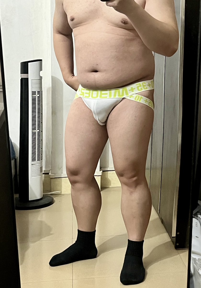 尝试去做按摩，接的第一个客就被投诉按的不好，钱收不到不说还被对方按住操了一顿，我怎么这么倒霉😫