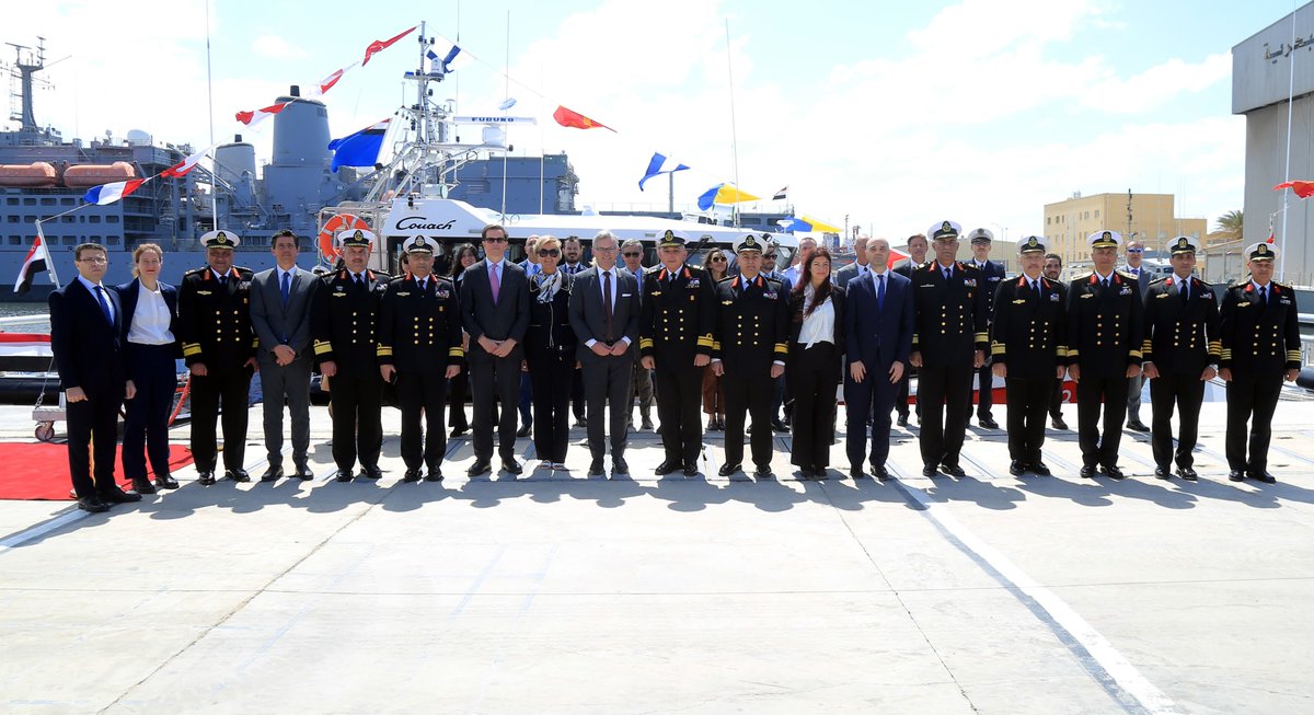 #المتحدث_العسكرى : الإتحاد الأوروبى يسلم مصر لنشات بحث وإنقاذ من طراز (SAR-1700) ... 

إنستجرام : instagram.com/egy_army_spox/

ثريدز : threads.net/@egy_army_spox