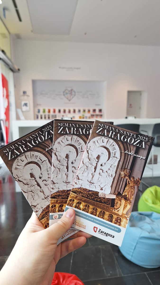 📍 Esta Semana Santa, pasa por nuestras Oficinas de Turismo y consigue tu programa 📖

Todos los recorridos diarios detallados hasta el domingo 😉

📱 Descárgate la app y sigue el paso a paso de cada procesión sin perderte detalle.

Android e iOS: sSantaZgz

#ZGZtequiere 💜