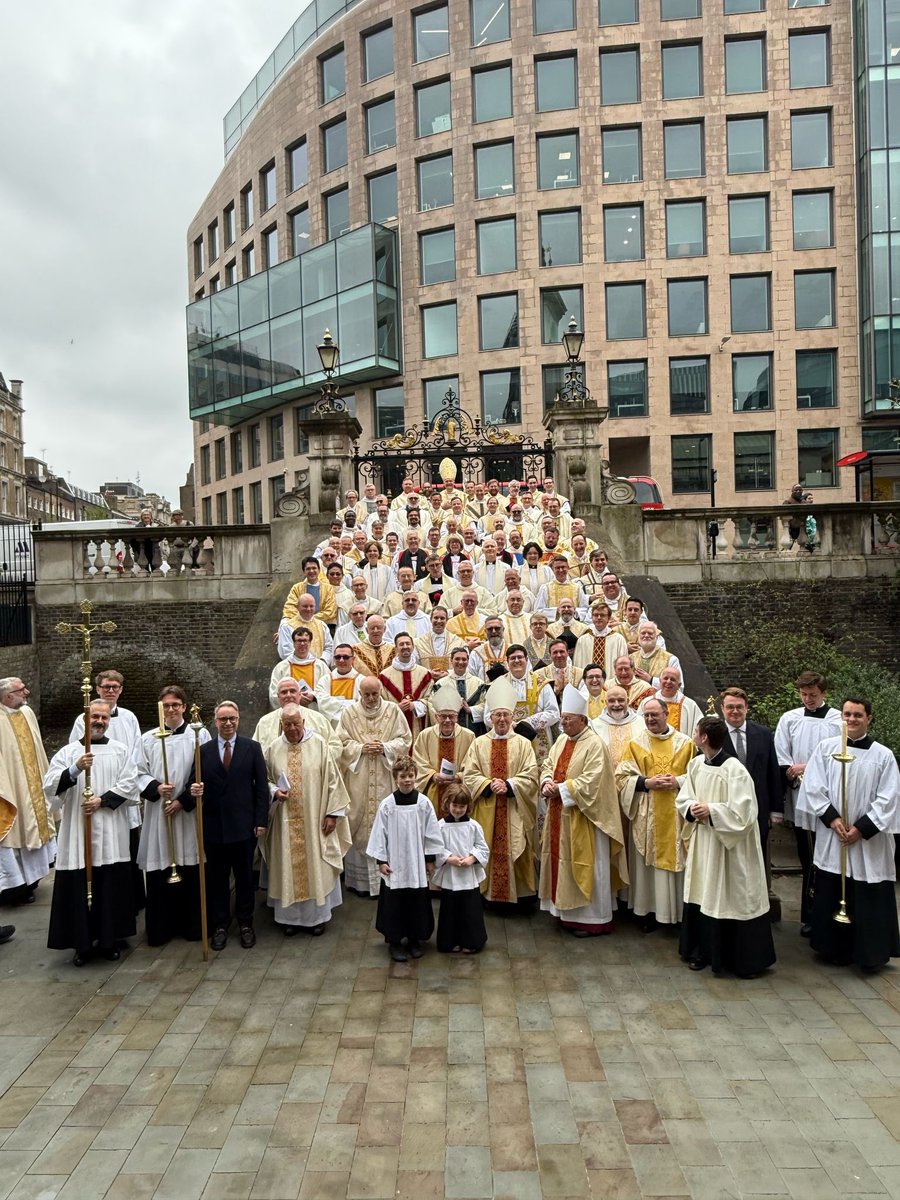 BishopSarah (@bishopsarahm) on Twitter photo Good to be <a href="/StAndrewHolborn/">St Andrew Holborn</a> for the Chrism Mass <a href="/bishopoffulham/">The Bishop of Fulham</a> with <a href="/BishopSouthwark/">Bishop of Southwark</a> Good to be <a href="/StAndrewHolborn/">St Andrew Holborn</a> for the Chrism Mass <a href="/bishopoffulham/">The Bishop of Fulham</a> with <a href="/BishopSouthwark/">Bishop of Southwark</a>