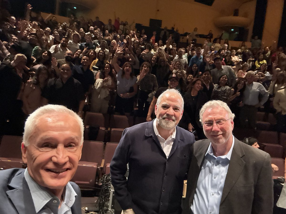 jorgeramosnews's tweet image. Fue una gran noche en la universidad ASU en Phoenix. Hablamos mucho del papel del periodismo en esta època de desinformación y autoritarismo. Pero tambièn del miedo que hay entre los inmigrantes por las redadas y la separación de familias.