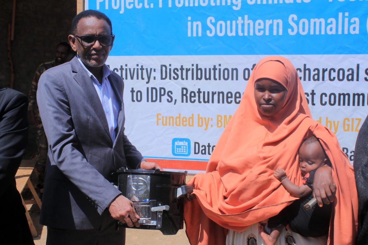 dini_haji's tweet image. The MoECC-SWS distributed 1,700 energy-saving jikos as part of its broader climate mitigation strategies &amp;amp; Support Climate Action Efforts.These jikos funded by under #CSFP project, aiming to address pressing environmental/health challenges in #SWS.Thanks to @BMZ_Bund &amp;amp; @giz_gmbh