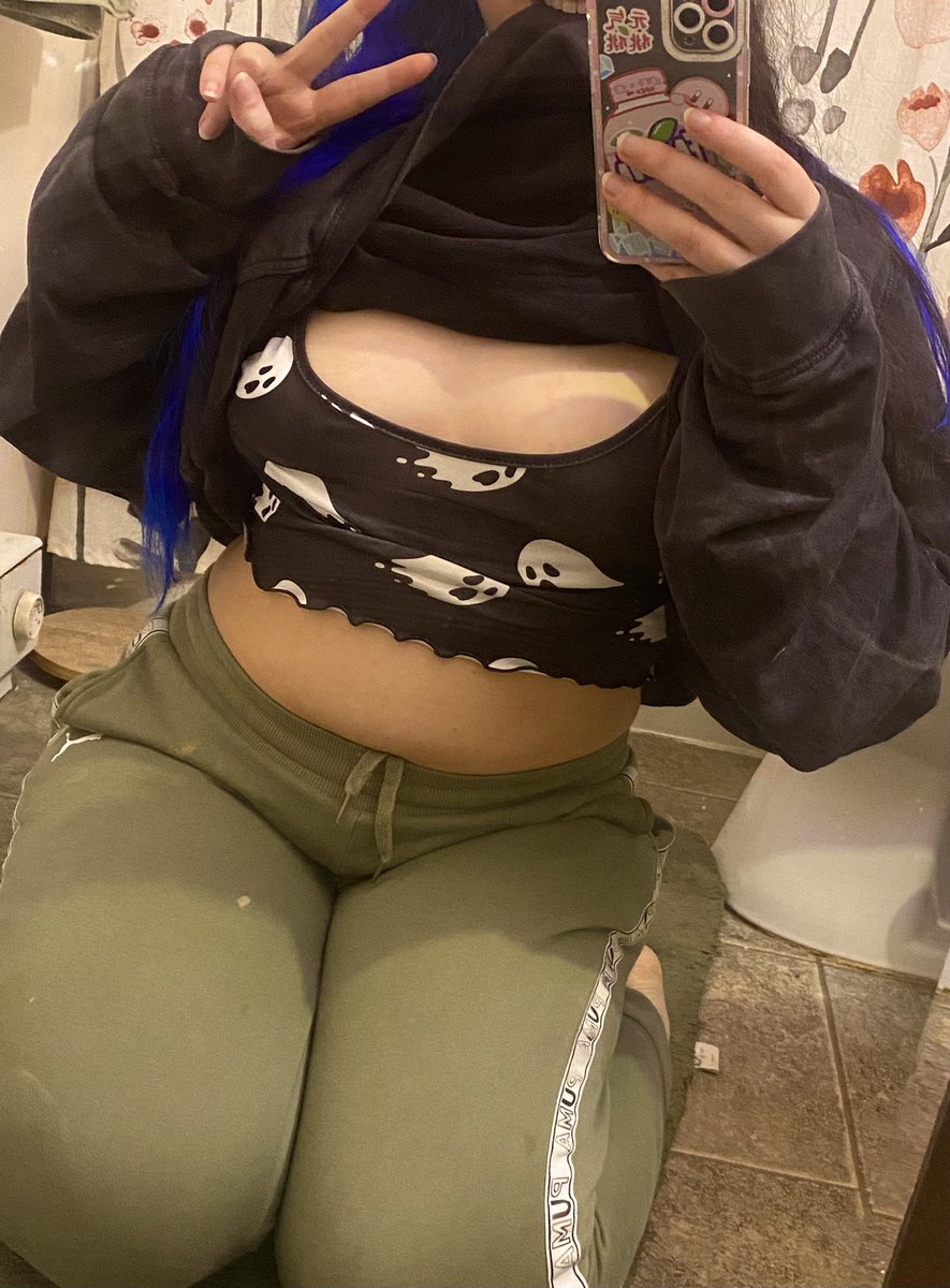 I looove oversized hoodies! 

they’re like cozy gift wrap you peel off to reveal a present✨