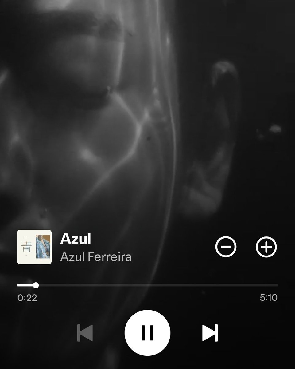 AZUL FERREIRA.

Me atrae cómo suena lo que esta gallega compone y produce.

"Tiene algo muy puro, muy crudo, real, sin pose".  💙 Esto cuenta quien me la recomienda.