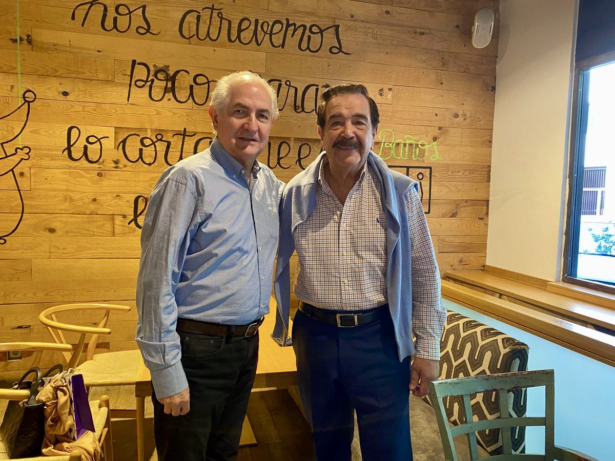 Encuentro de dos exalcaldes:
Antonio Ledezma, último alcalde de Caracas Libre, y Jaime Nebot, exalcalde de Guayaquil. 
Madrid fue el punto de encuentro de dos grandes amigos. 

<a href="/jaimenebotsaadi/">Jaime Nebot 🇪🇨</a> <a href="/alcaldeledezma/">Antonio Ledezma</a>