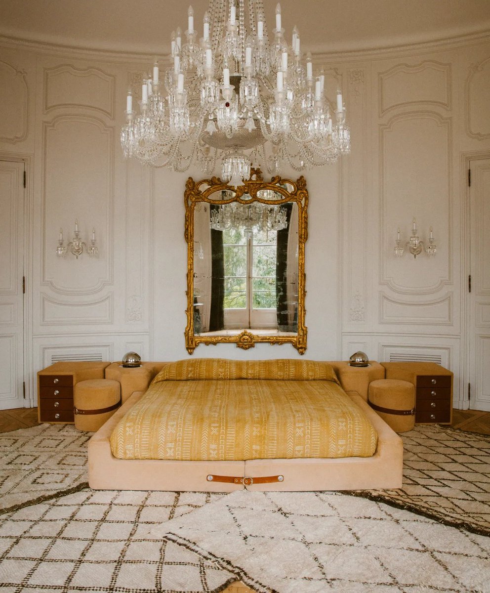 saintdemie's tweet image. inside lenny kravitz’s 1920s paris home featured in the architectural digest 🌇
photography by matthieu salvaing