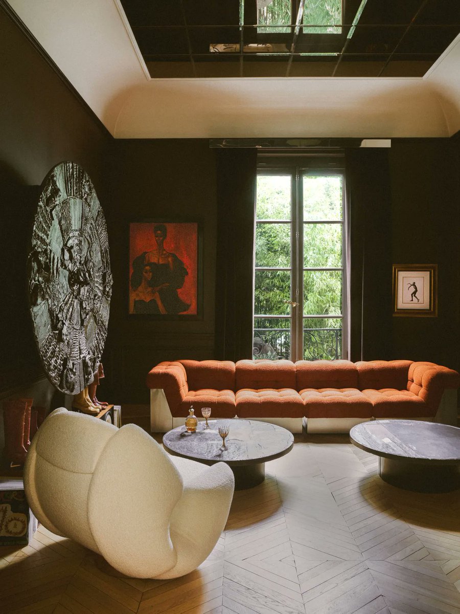 saintdemie's tweet image. inside lenny kravitz’s 1920s paris home featured in the architectural digest 🌇
photography by matthieu salvaing