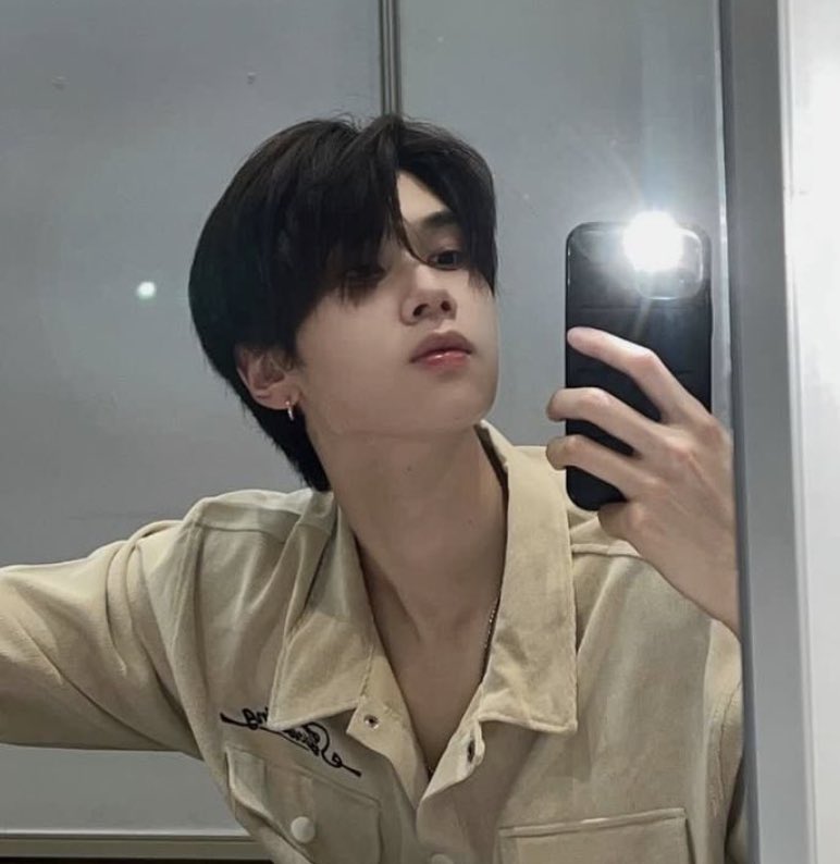 alaivva's tweet photo. a #joongdunk au.

                           Downbad.

Kisah romansa klise diantara sosok pesona penuh buai, Archeno Dirgantara dan sosok jelita penuh pikat, Natala Pradiwa.

— by alaivva. https://t.co/VaHWBEo7wF