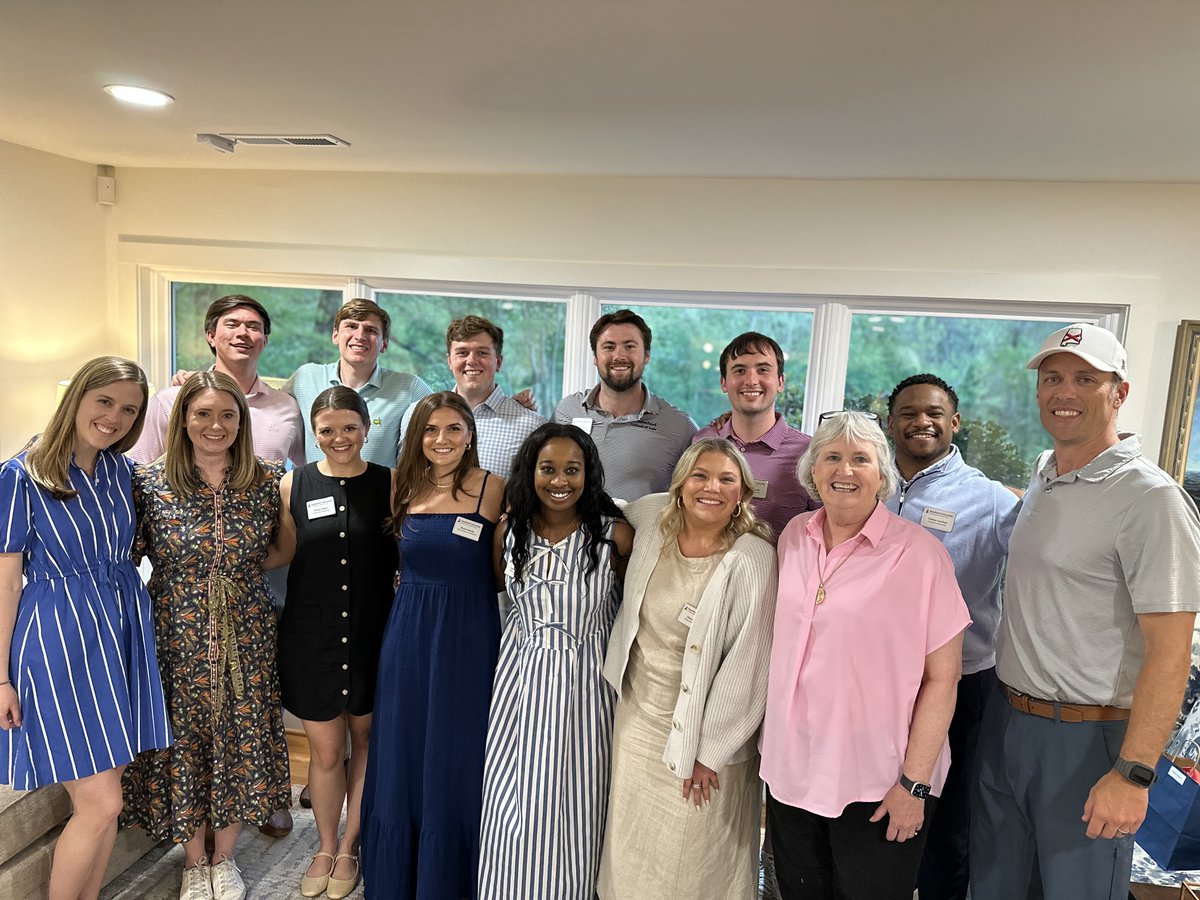 Dean Hudson and his wife hosted our admission ambassadors for a spring dinner at their home. Good food, great conversation and The Masters = a special evening celebrating a great year. We are grateful for our ambassadors and their passion for welcoming future students! ⚖️ ⛳