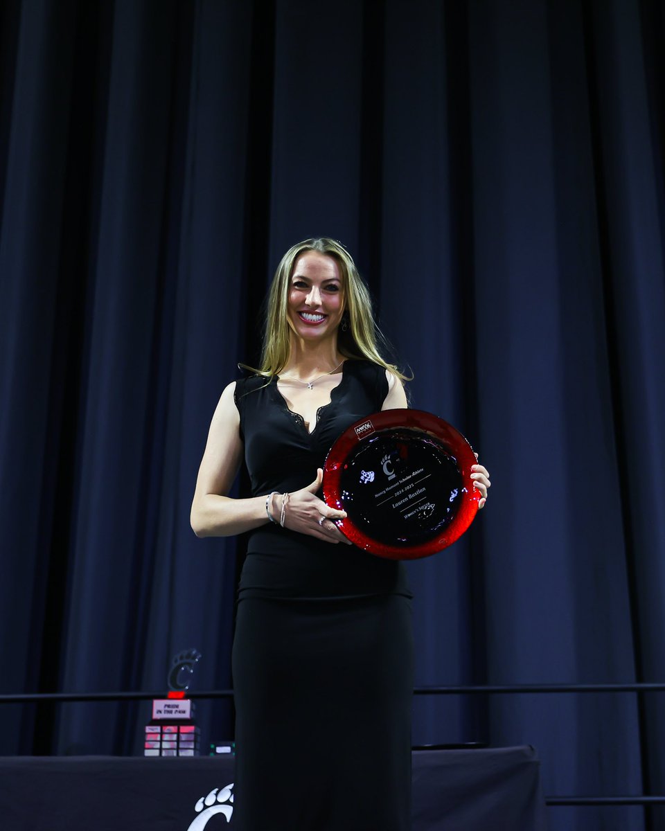 Had a great time at last night’s ONE TEAM Honors ❤️🏆

Congrats to our two winners! 

▪️ Rylee Felton - Freshman of the Year 
▪️ Lauren Bastian - Nancy Hamant Scholar-Athlete of the Year

#Bearcats | #WePlayFor3