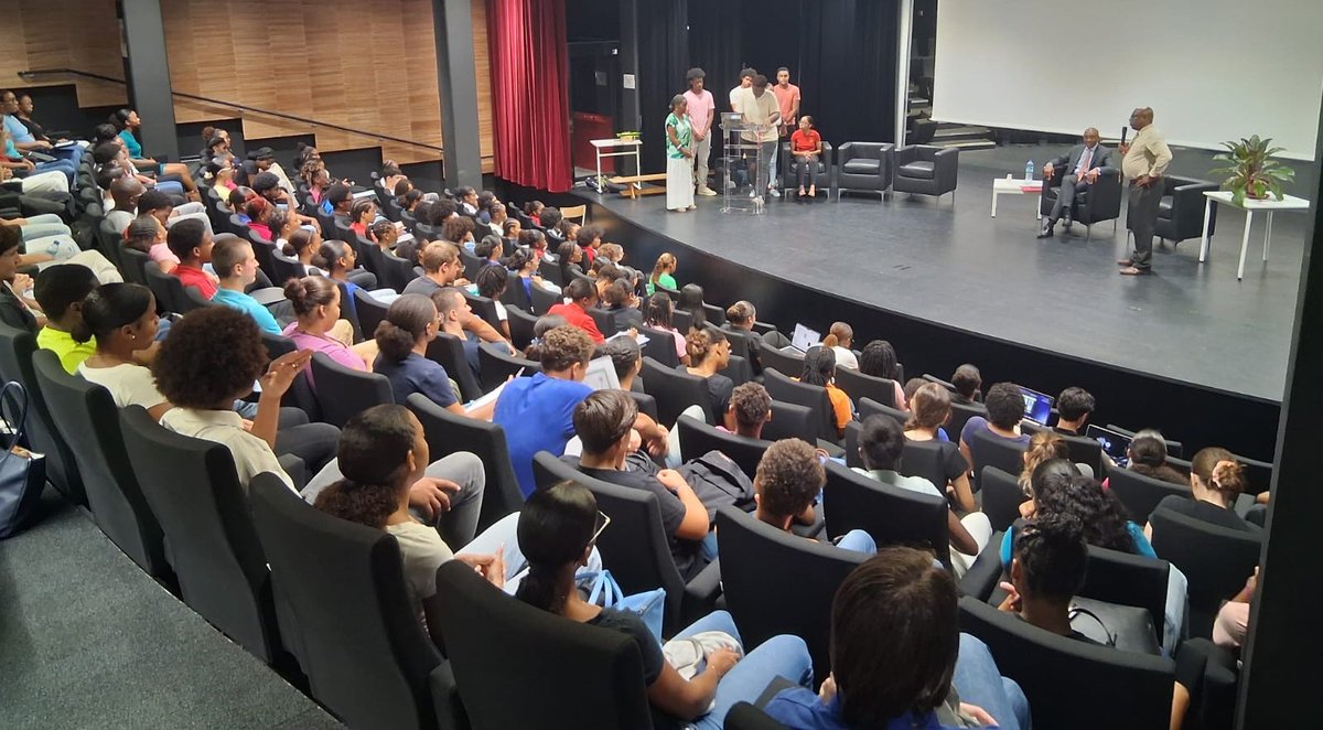 Jean-Claude Beaujour (@jc_beaujour) on Twitter photo Très heureux d’avoir rencontré 200 jeunes du lycée Schoelcher de Fort-de-France le 11 avril 2025!
Les territoires ultramarins des Caraïbes sont les ambassadeurs de la France dans leur environnement et sa jeunesse ultramarine doit y prendre toute sa place. <a href="/ClaudeTITINA/">Claude TITINA</a> Très heureux d’avoir rencontré 200 jeunes du lycée Schoelcher de Fort-de-France le 11 avril 2025!
Les territoires ultramarins des Caraïbes sont les ambassadeurs de la France dans leur environnement et sa jeunesse ultramarine doit y prendre toute sa place. <a href="/ClaudeTITINA/">Claude TITINA</a>