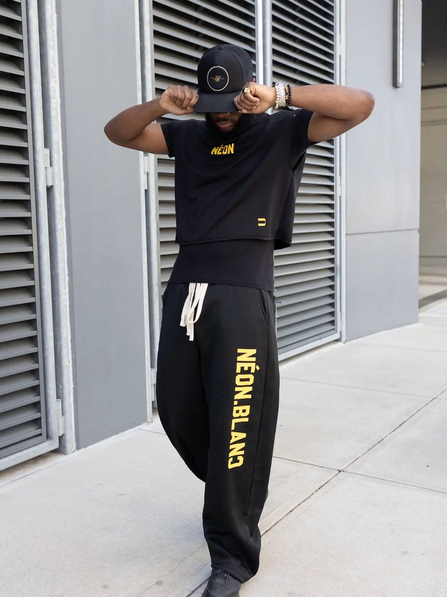 blackcavii's tweet photo. Time to level up your style with SHEIN Menswear @shein_us @SHEIN_Official 

#Streetwear #outfitideas #baggy #outfitsinspo #ootdfashion #springfits #styleoftheday #streetwear https://t.co/VRf7qBJYSL