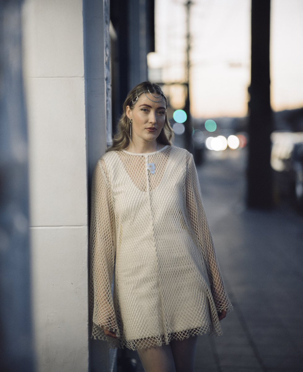 cornelia_murr's tweet image. Photos outside my last show, ready for the next. Tour starts May 2nd and rolls on through Summer. Get your tickets before these petals fall off the trees: corneliamurr.com/#live-section 🌸