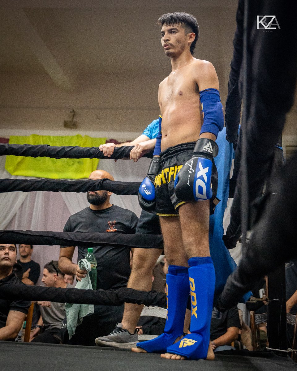 poppp21's tweet photo. Mi primer pelea de Muay Thai con la victoria de visitante 🇹🇭🔪🩸 https://t.co/w3tYDN8X5f