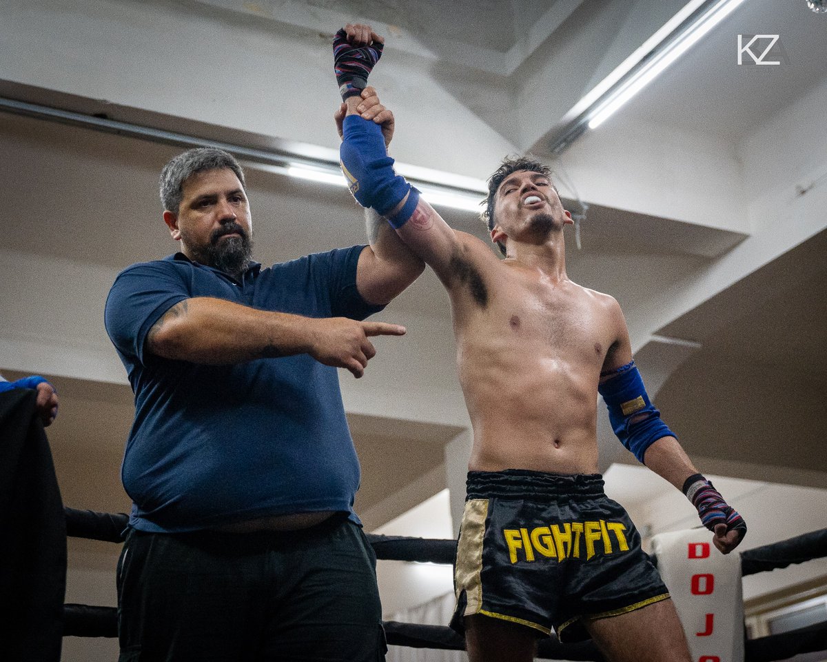 poppp21's tweet photo. Mi primer pelea de Muay Thai con la victoria de visitante 🇹🇭🔪🩸 https://t.co/w3tYDN8X5f