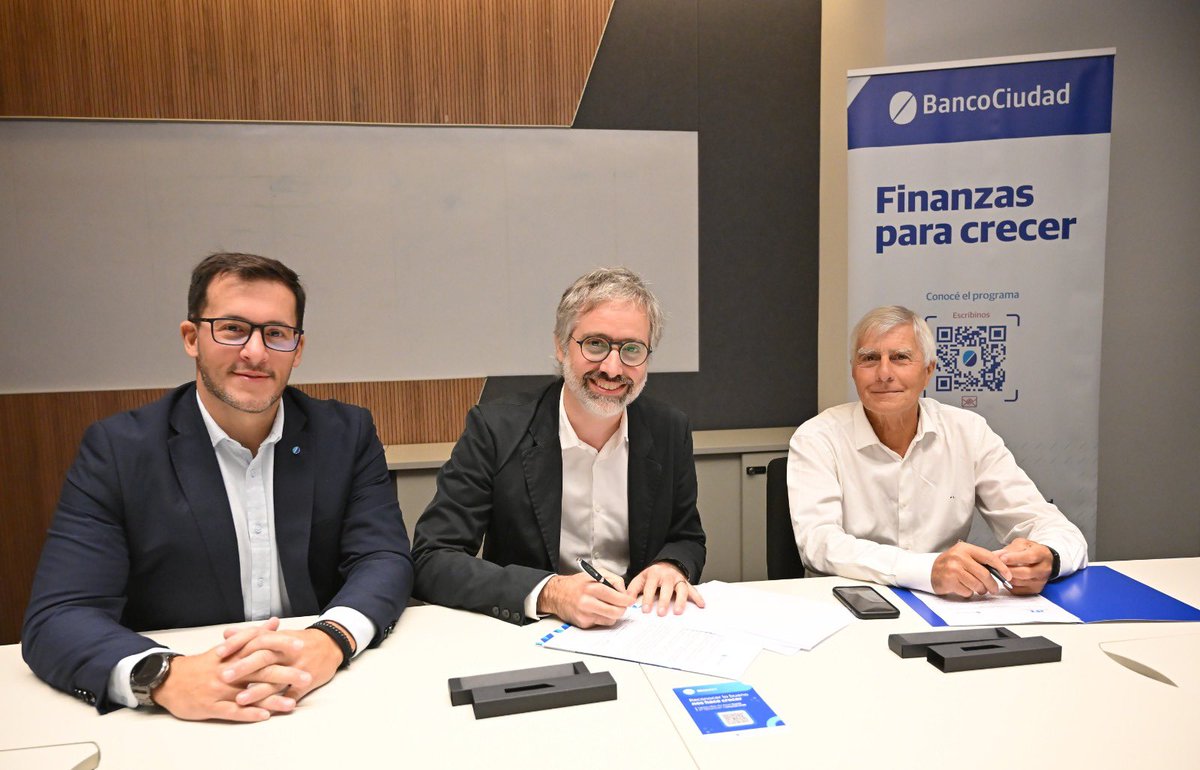 instrepublicaok's tweet photo. Firmamos un convenio con el @BancoCiudad para capacitar a jóvenes en Educación Financiera.
Estamos convencidos que la educación es clave para el desarrollo, y que la formación financiera es el primer paso para planificar el futuro con autonomía. https://t.co/JyfbgRcMO5
