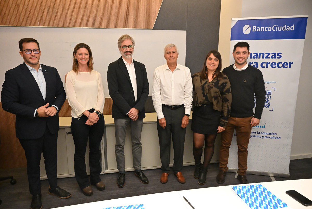 instrepublicaok's tweet photo. Firmamos un convenio con el @BancoCiudad para capacitar a jóvenes en Educación Financiera.
Estamos convencidos que la educación es clave para el desarrollo, y que la formación financiera es el primer paso para planificar el futuro con autonomía. https://t.co/JyfbgRcMO5
