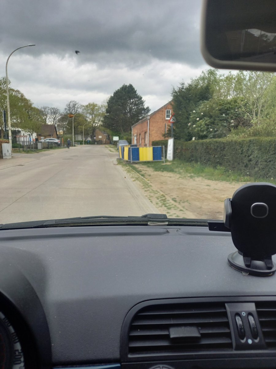 Torfs20's tweet image. Fluvius is dat hun kleuren van het bedrijf of is dat weer dat ze het in ons strot duwen .