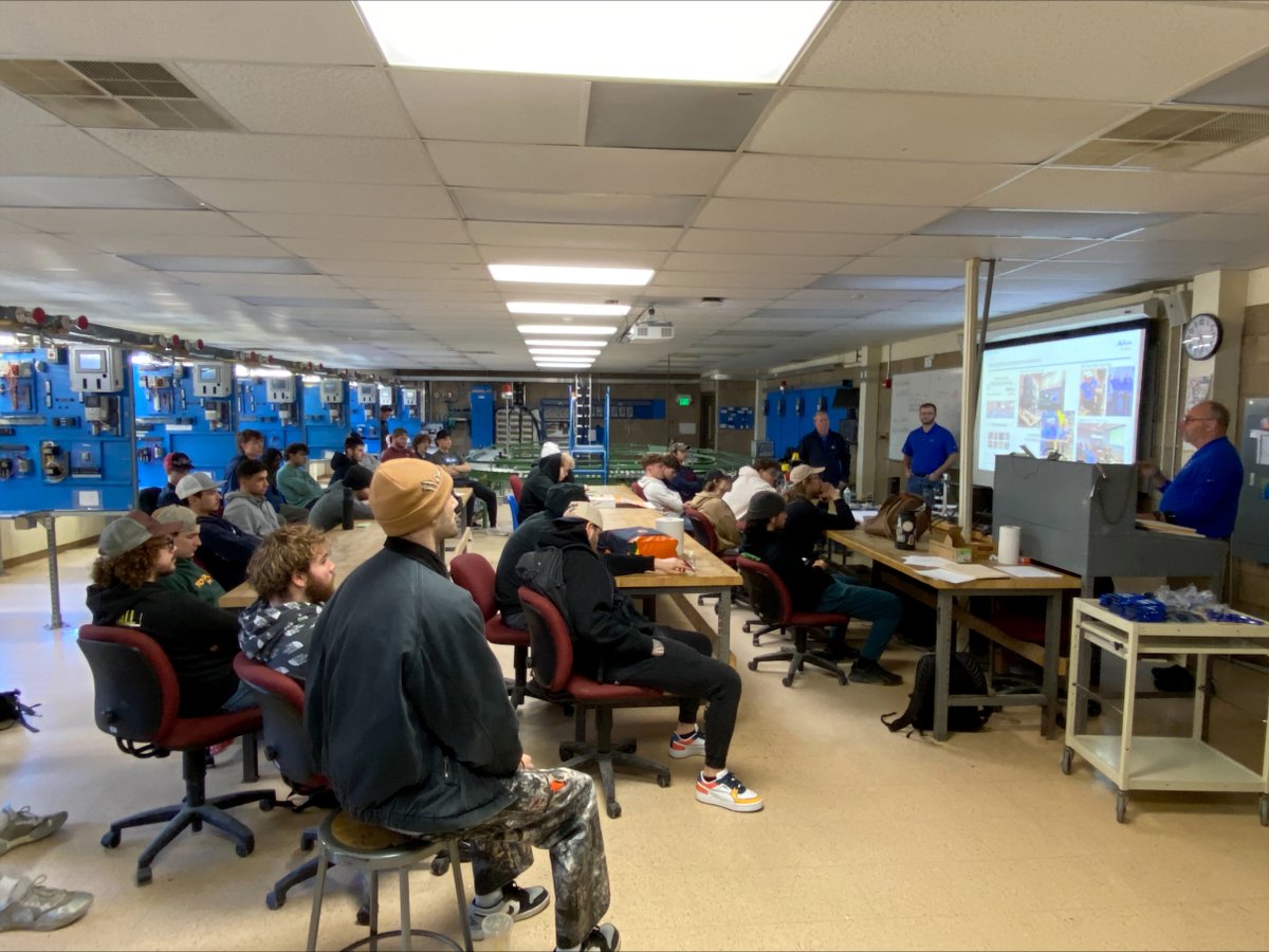 HVCC (@hudsonvalleycc) on Twitter photo On Tuesday, April 1, representatives from <a href="/SABIC/">SABIC I سابك</a> visited campus to talk to students about career opportunities at their Selkirk facility & other plants around the globe. Currently, 9 out of 10 of SABIC’s electrical craftsmen are HVCC grads.
Read more at hvcc.edu/about/news/arc…. On Tuesday, April 1, representatives from <a href="/SABIC/">SABIC I سابك</a> visited campus to talk to students about career opportunities at their Selkirk facility & other plants around the globe. Currently, 9 out of 10 of SABIC’s electrical craftsmen are HVCC grads.
Read more at hvcc.edu/about/news/arc….