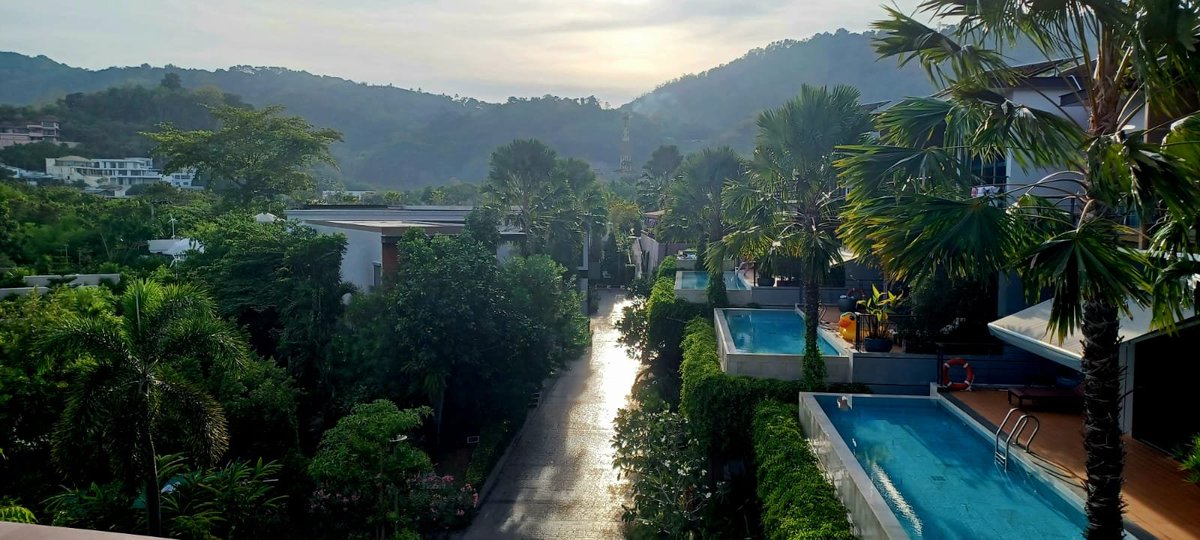 evoandrst's tweet image. Now we're just going for broke lol! (Still rich in our hearts mind 😉) In Rawai for Songkran, so any friends out here hit us up, and let's get wet n wild! Good weekend all 🙏🏼