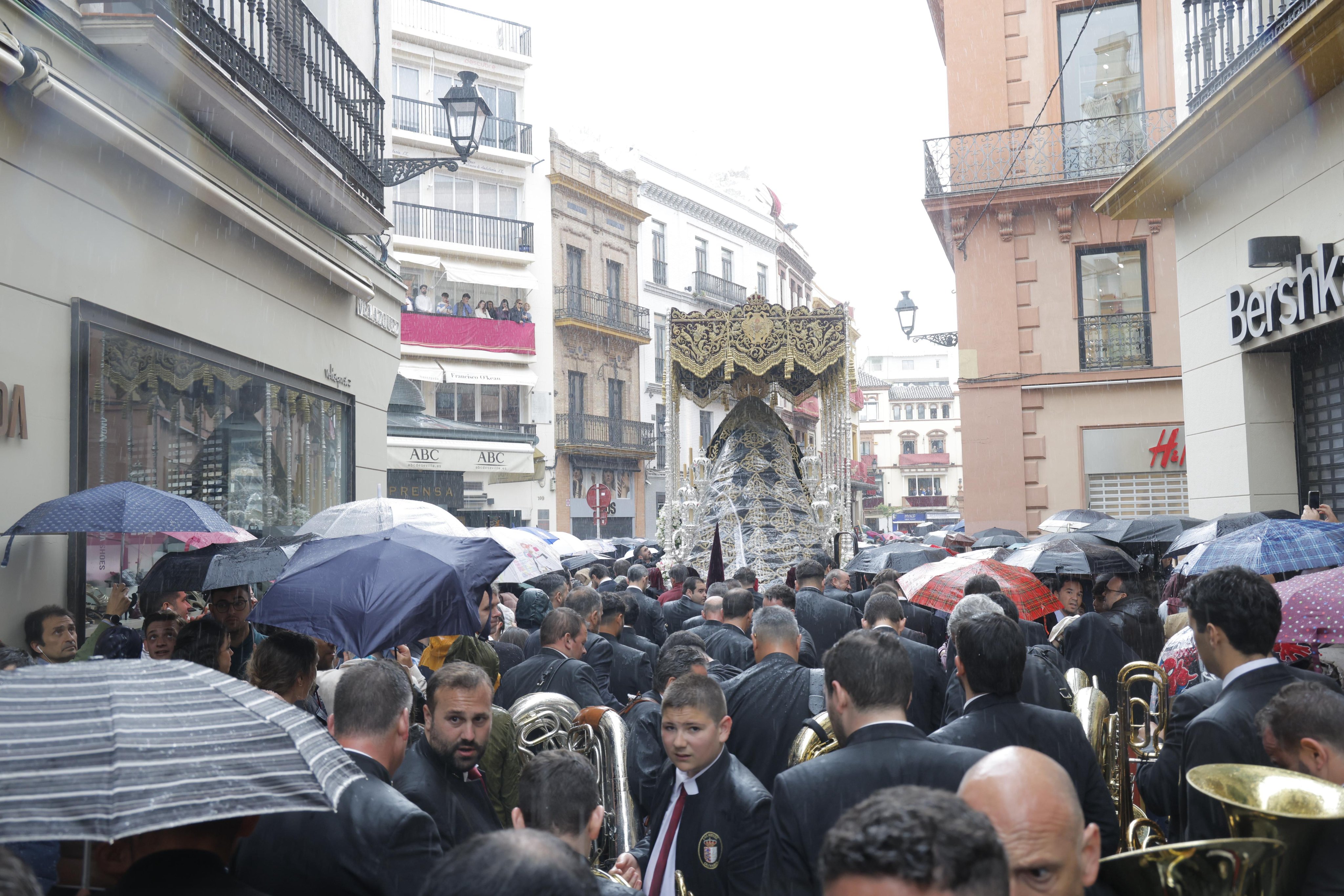Semana Santa 2025 en Sevilla: exceso de control, pérdida de esencia y un modelo en crisis