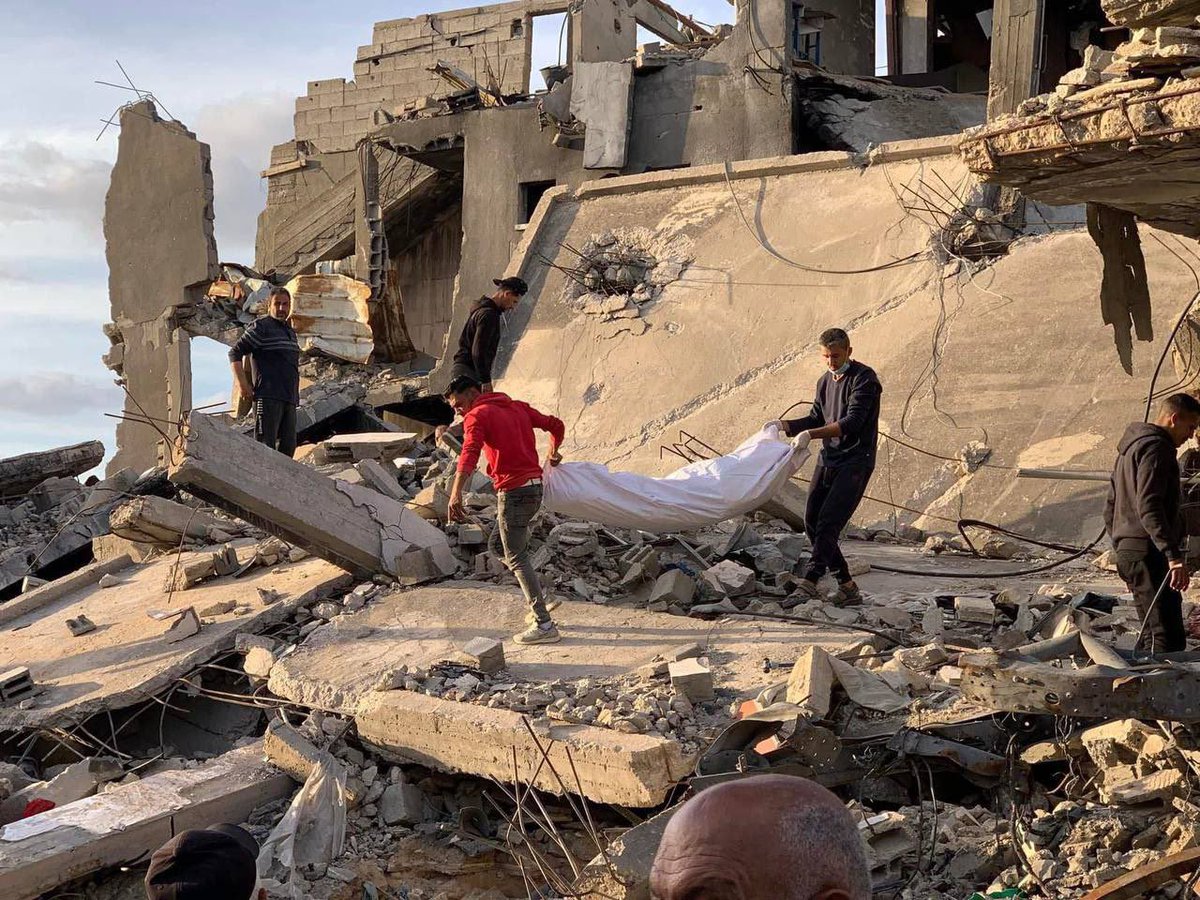 🚨Breaking: The bodies of the victims from the Salman family were recovered seven months after an Israeli airstrike targeted their home in Beit Lahia, northern Gaza Strip.