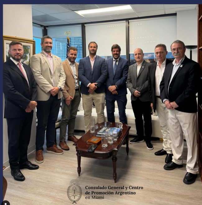 La delegación patagónica fue recibida en <a href="/SelectFlorida/">Select Realty</a> Miami,donde mantuvo una reunión estratégica con el Secretario de Transporte del Estado, Jared Perdue, y funcionarios de Select Florida.