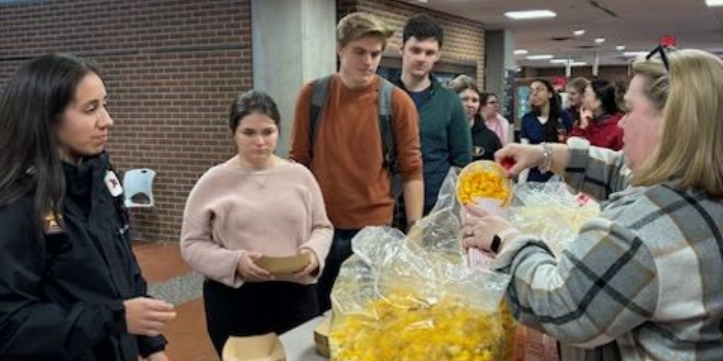 Students lined up for popcorn that was provided for the last Yappy Hour of the year, thanks to the Alumni and Friends Society who sponsored it last Tuesday! It was so great to see all of you, students! #CVMProud 🍿