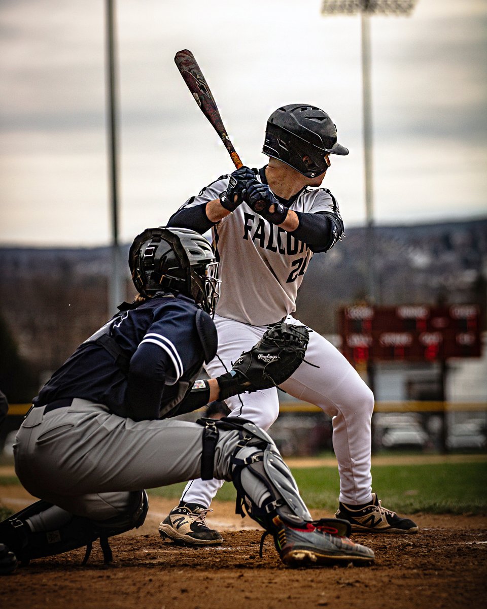 It’s the perfect weather for baseball ☀️⚾
Come catch a game and soak up the sun. The first pitch is at 2:30 PM! #GoFalcons