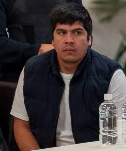 #Esquel Se fugó el femicida Miguel Vargas! ⚠️ La policía de Torres no garantizó la domiciliaria!
Pero te solidarizas con comunidades y tenes al #ComandoUnificado vigilando domiciliarias, como le pasó a Victoria.

La defensa de la propiedad privada por encima de todo para el gob🤬