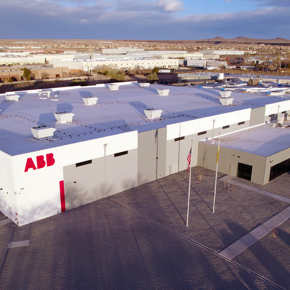 ABB opened its new 90,000-sq-ft manufacturing facility in #Albuquerque, New Mexico to support utilities in electric power distribution, undergrounding, grid hardening and fire mitigation projects.

Read more about the opening of the $40+ million facility: bit.ly/4jAZd4U